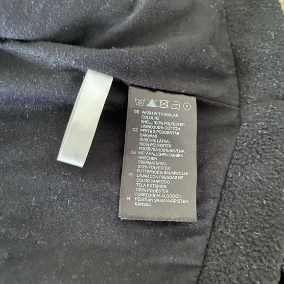 🩰 Adorable H&M girl black coat with button 4-6 kids - Picture 5 of 6